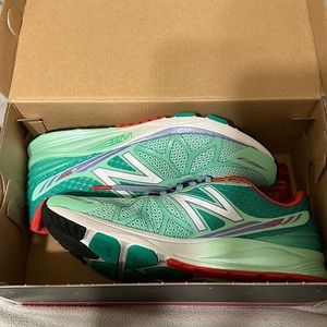 BRAND NEW NEVER WORN 2016 Ariel Run Disney Vazee New Balance Running shoes